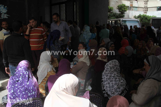 الموظفون أمام مبنى وزارة العدل -اليوم السابع -4 -2015