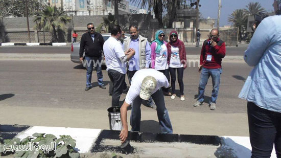 دهان الأرصفة وتجميل الميادين -اليوم السابع -4 -2015 دهان الأرصفة وتجميل الميادين -اليوم السابع -4 -2015