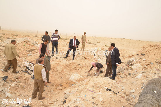 المحافظ يتابع أعمال الحفر لكشف التعديات على خط المياه -اليوم السابع -4 -2015