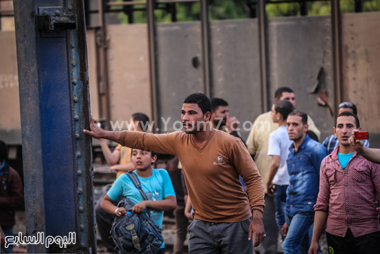 	سكان بولاق الدكرور يشاركون فى إطفاء الحريق -اليوم السابع -4 -2015