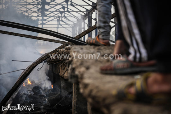 	آثار الحريق على الورشة والتفحم بالكامل -اليوم السابع -4 -2015