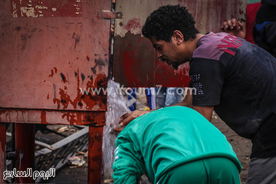	شباب بالمنطقة يشاركون فى السيطرة على النيران -اليوم السابع -4 -2015
