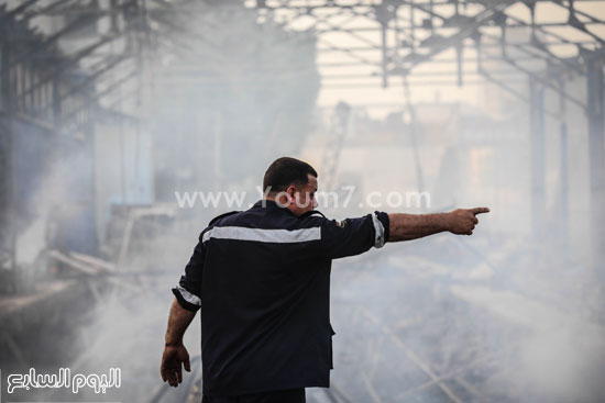 	جهود الإطفاء فى السيطرة على الحريق  -اليوم السابع -4 -2015