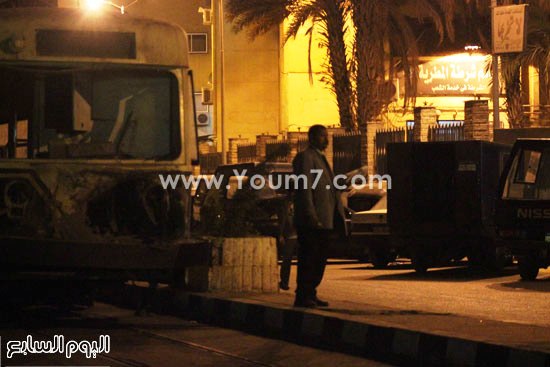 آثار الانفجار أمام قسم شرطة المطرية  -اليوم السابع -4 -2015