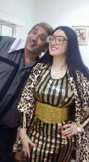 صافيناز مع سيد أبو حفيظة مرتدية نظارته   -اليوم السابع -4 -2015