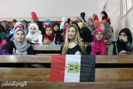 ريهام سعيد تحاور طالبات الأزهر داخل مدرجات الكلية  -اليوم السابع -4 -2015