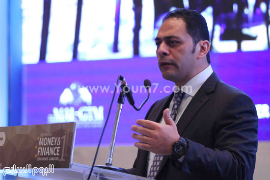 	رجل الأعمال عمرو مغاورى يلقى كلمة خلال مؤتمر المال والتمويل -اليوم السابع -4 -2015