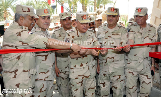 الفريق أول صدقى صبحى يفتتح مع عدد من القادة مشروعات للجيش الثالث  -اليوم السابع -4 -2015