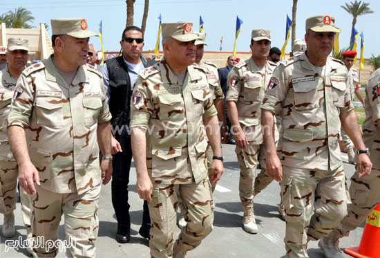 القائد العام خلال متابعته لأنشطة الجيش الثالث  -اليوم السابع -4 -2015