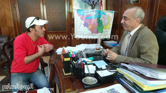 علاء مرسى يشرح له مشروعه الفنى -اليوم السابع -4 -2015 علاء مرسى يشرح له مشروعه الفنى -اليوم السابع -4 -2015