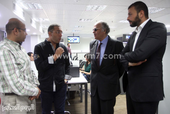  رئيس التحرير خالد صلاح فى قسم التصوير مع ممدوح عباس ونجله أيمن  -اليوم السابع -4 -2015