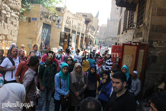 المشاركون داخل شارع المعز لدين الله -اليوم السابع -4 -2015