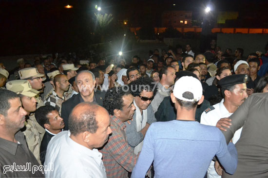 	محمد منير أثناء تشييع الخال -اليوم السابع -4 -2015