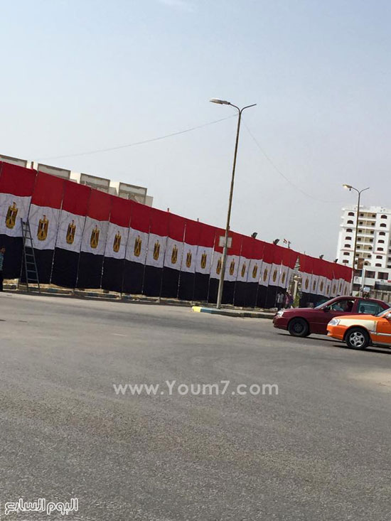 علم مصر يزين جدران ساحة مسجد الدوحة  -اليوم السابع -4 -2015
