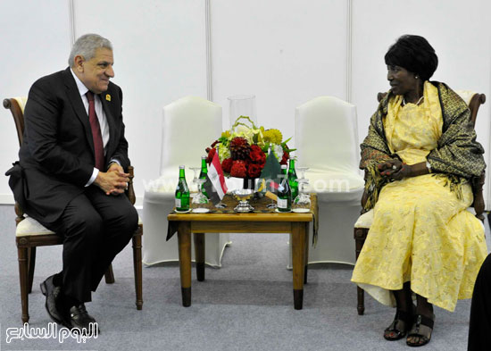 جلسة ابراهيم محلب مع نائبة رئيس زامبيا -اليوم السابع -4 -2015