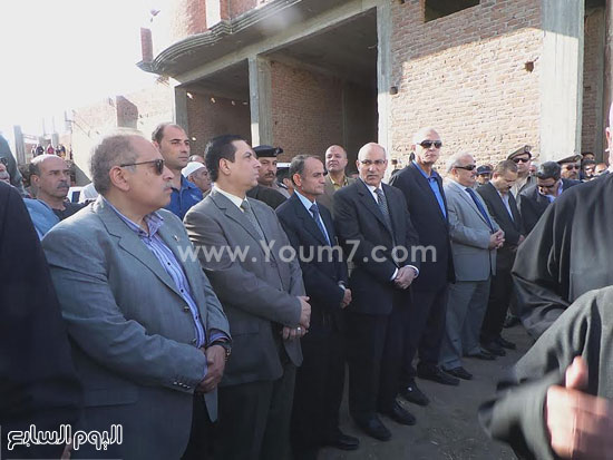 	القيادات الأمنية ومحافظ الغربية أثناء مشاركتهم فى تشييع جثمان الشهيد -اليوم السابع -4 -2015