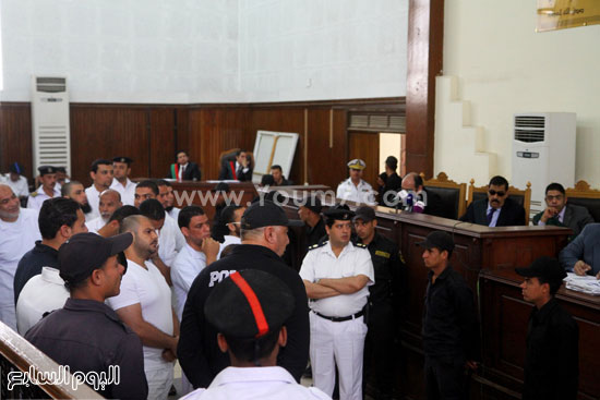 	هيئة المحكمة والنيابة يشاركون المتهمين مشاهدة الفيديوهات  -اليوم السابع -4 -2015