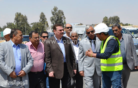  الوزير ومحافظ السويس -اليوم السابع -4 -2015