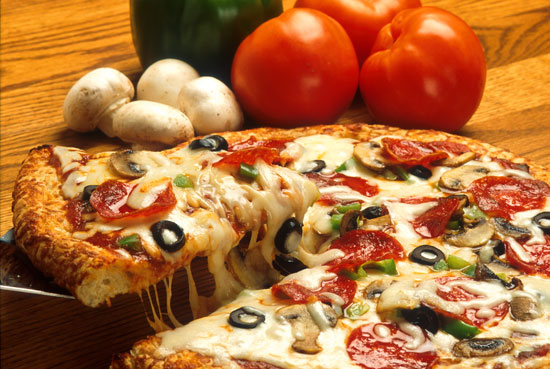 بيتزا الحبوب الكاملة مع جبن حليب الصويا والخضروات  -اليوم السابع -4 -2015