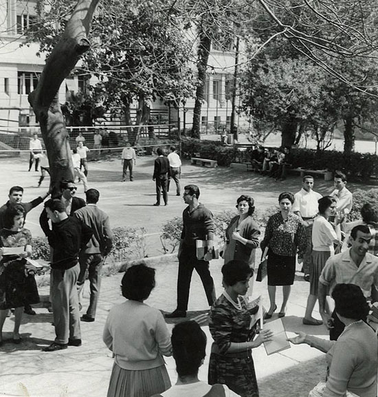 الطلاب داخل حرم الجامعة بالتحرير فى السبعينات -اليوم السابع -4 -2015