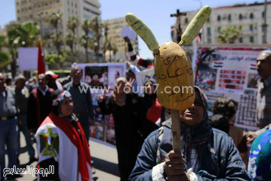 متظاهرو القائد إبراهيم يواصلون التظاهر ضد المحافظ -اليوم السابع -4 -2015
