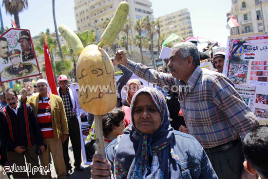 تظاهرة ترفع الكوسة لإقالة محافظ الإسكندرية -اليوم السابع -4 -2015