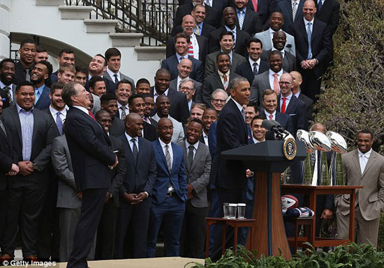  أوباما يتساءل عن غياب نجم الفريق توم برادى -اليوم السابع -4 -2015