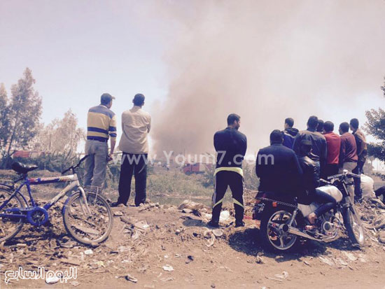 صورة لحريق مصنع الخل من الجانب الآخر من الطريق وارتفاع ألسنة اللهب -اليوم السابع -4 -2015