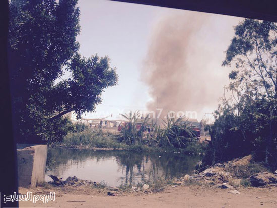 ألسنة اللهب ترتفع فى سماء المنطقة المحيطة بمصنع الخل المحترق -اليوم السابع -4 -2015