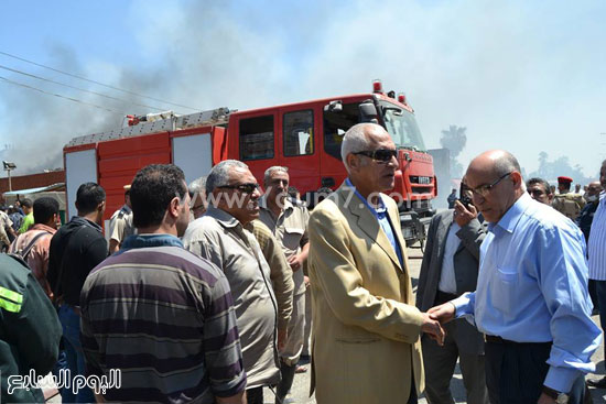 محافظ الغربية ومدير الأمن يتابعان أعمال إخماد النيران فى مصنع الخل -اليوم السابع -4 -2015