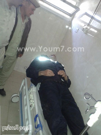 أحد رجال الحماية المدنية المصابين داخل المستشفى -اليوم السابع -4 -2015