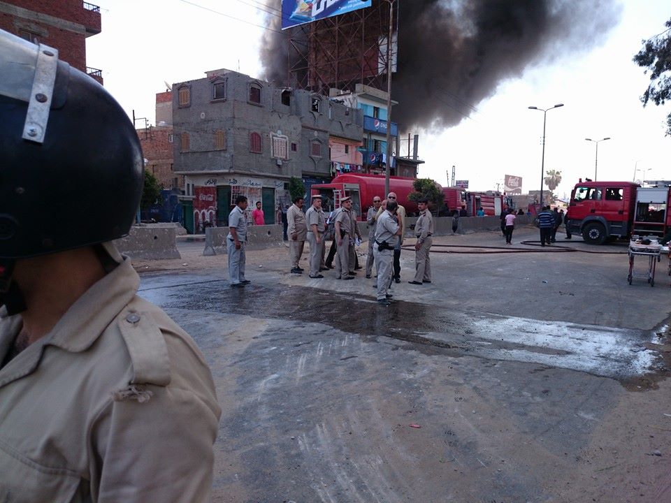  رجال الدفاع المدنى يحاولون السيطرة على الحرق -اليوم السابع -4 -2015