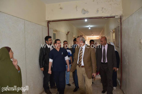  محافظ كفر الشيخ فى جوله تفقدية بمستشفى قلين المركزى -اليوم السابع -4 -2015