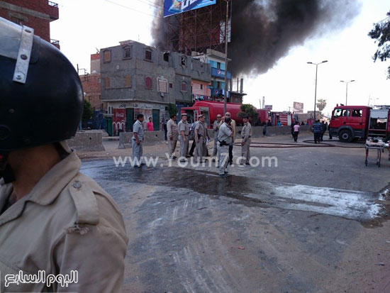  رجال الدفاع المدنى يحاولون السيطرة على الحرق -اليوم السابع -4 -2015