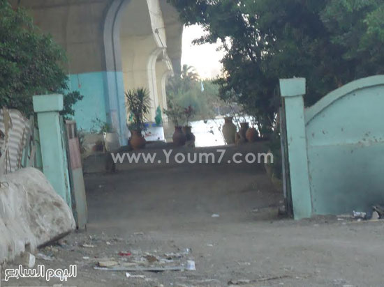 مدخل المخزن المقام بالمخالفة بالوراق داخل حرم النيل -اليوم السابع -4 -2015