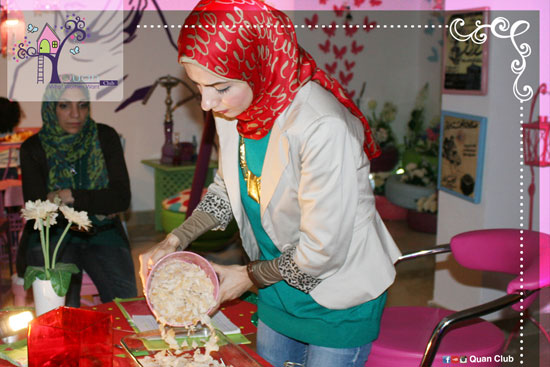 	جانب من تحضير أطباق الفراولة  -اليوم السابع -4 -2015