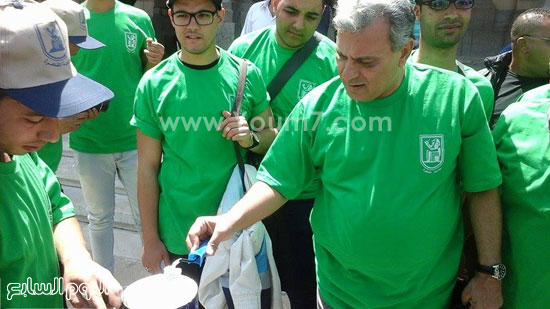 رئيس جامعة القاهرة يشارك بحملة التنظيف -اليوم السابع -4 -2015