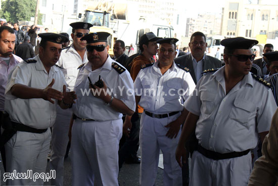 القيادات الأمنية تبدأ تنفيذ حملة مكبرة لرفع الإشغالات من ميدان رمسيس -اليوم السابع -4 -2015