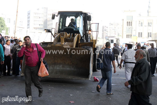  معدات الحملة تقوم برفع الإشغالات من الميدان  -اليوم السابع -4 -2015