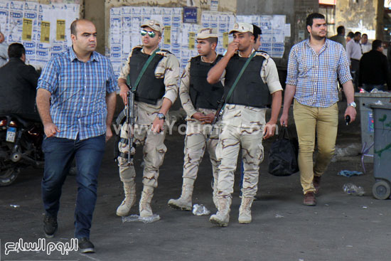رجال الجيش يحمون المعدات وعناصر حملة إزالة الإشغالات بميدان رمسيس -اليوم السابع -4 -2015