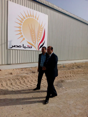 وزير التموين والتجارة الداخلية يؤكد سلامة تخزين القمح فى الشون بعد التطوير  -اليوم السابع -4 -2015