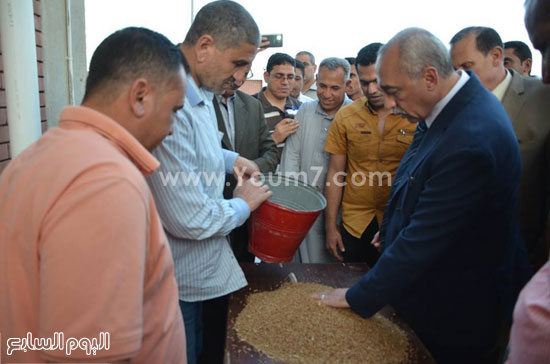 المحافظ يشيد بإنتاج القمح بالمحافظة -اليوم السابع -4 -2015