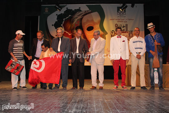 الفريق التونسى أثناء تكريمه رافعا علم بلاده  -اليوم السابع -4 -2015