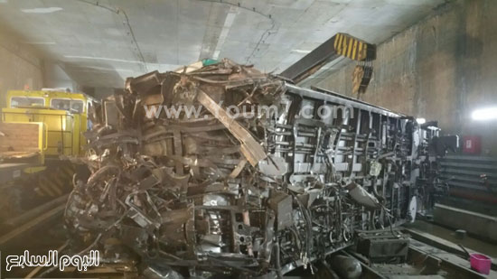  استمرار عملية رفع أجزاء قطار العباسية بعد تقطيعه  -اليوم السابع -4 -2015