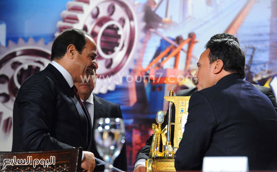  الرئيس السيسى يكرم 10 قيادات خلال احتفال عيد العمال -اليوم السابع -4 -2015