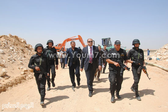 محافظ مطروح وسط حراسة مشددة خلال الحملة -اليوم السابع -4 -2015