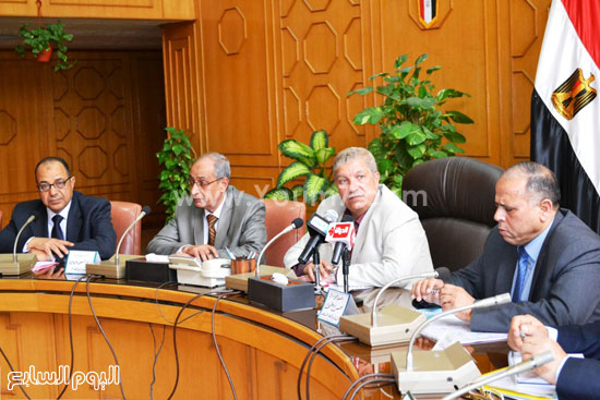 1- المحافظ أثناء اللقاء -اليوم السابع -4 -2015 1- المحافظ أثناء اللقاء -اليوم السابع -4 -2015