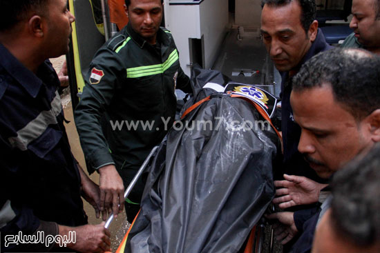 خروج جثمان طفل توفى متأثرا باختناقه -اليوم السابع -4 -2015
