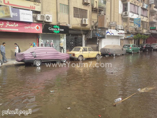 كميات كبيرة من المياه فى مدخل العمارات -اليوم السابع -4 -2015