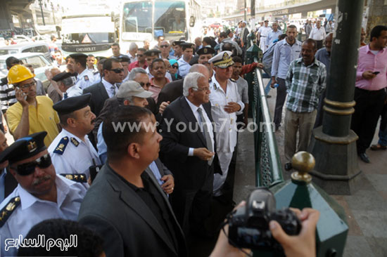 محافظ القاهرة يتابع عمليات تطوير وتنظيف ميدان رمسيس -اليوم السابع -4 -2015